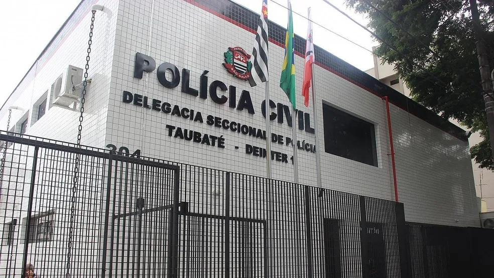 Mulher é morta a facadas em hotel de Taubaté; marido confessa crime e é preso