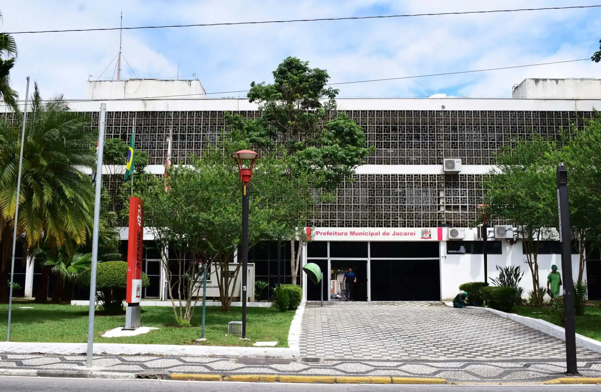 Prefeitura de Jacareí aprova aumento salarial de servidores municipais e professores