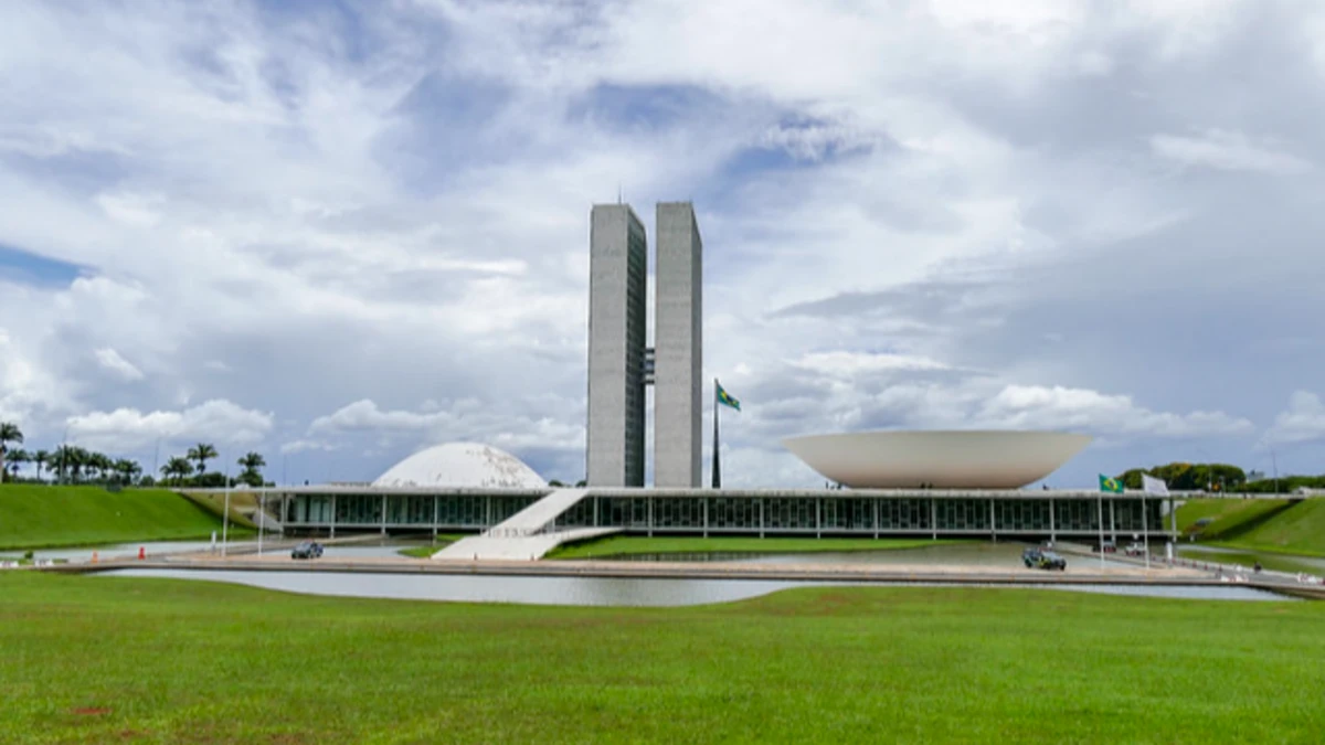 Por que senadores ficam 8 anos no cargo, enquanto presidente e deputados ficam 4?