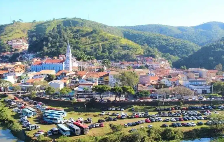 Oktobeer Roça 2025 terá cinco dias de rock, comida de boteco e cerveja artesanal em Paraibuna