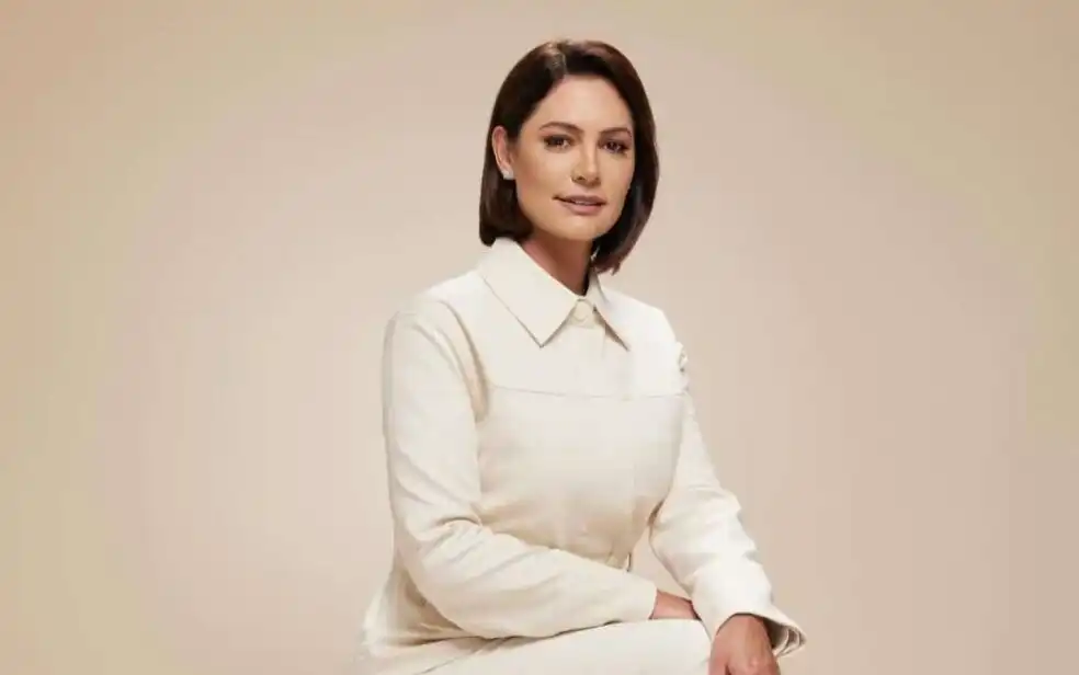 Michelle Bolsonaro lança coleção de sapatos