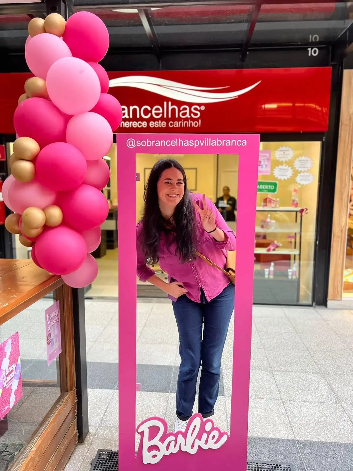 Sóbrancelhas Pátio Villa Branca lança trend com espaço instagramável da boneca Barbie