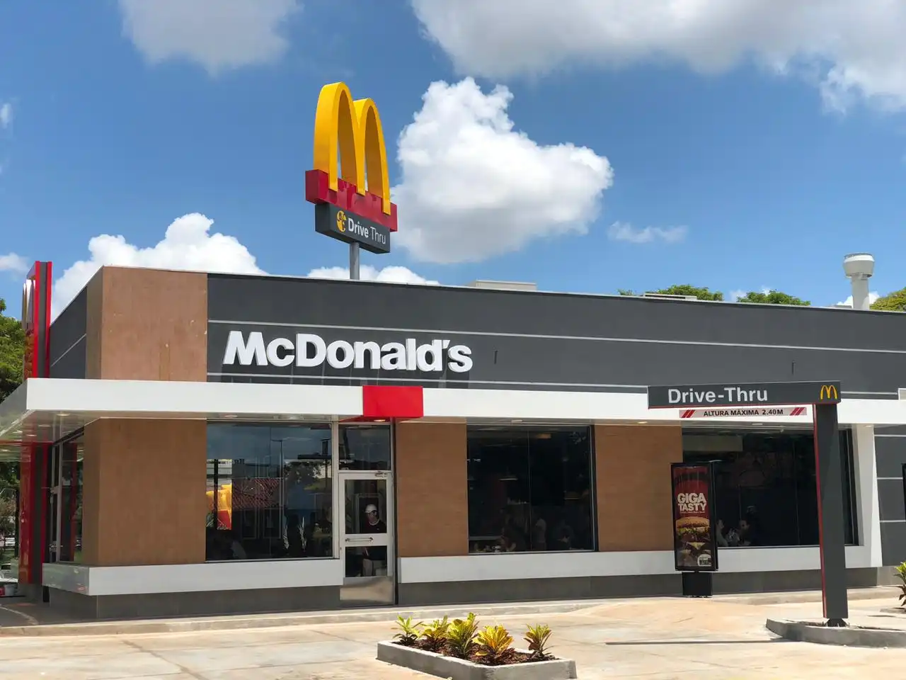 McDonald's prepara demissões e anuncia fechamento de escritórios nos Estados Unidos
