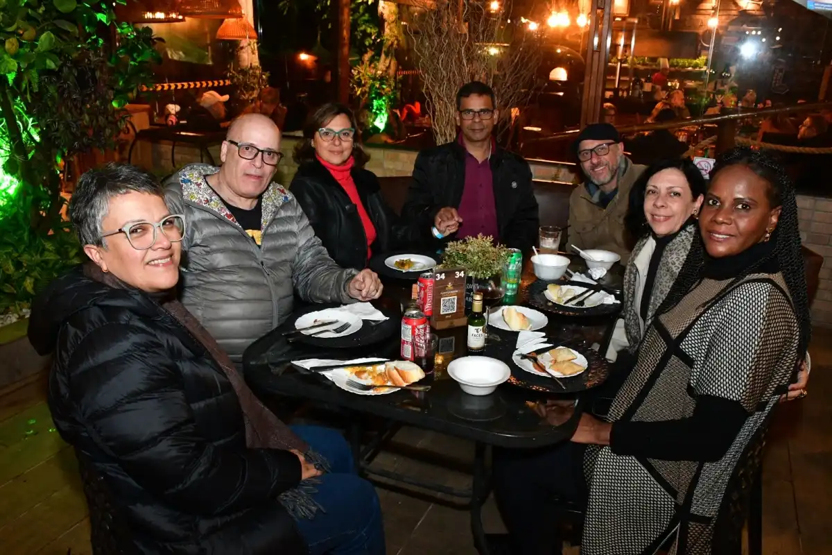 Arraiá da Vovó reúne famílias em uma noite de tradição e solidariedade