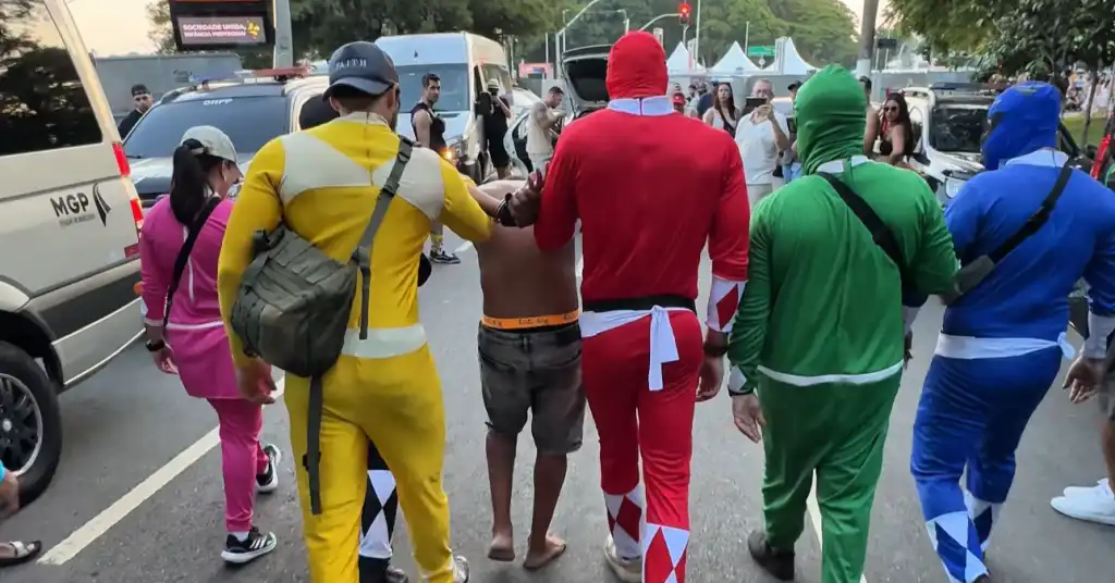 ‘Power Rangers’ prendem homem furtando celulares