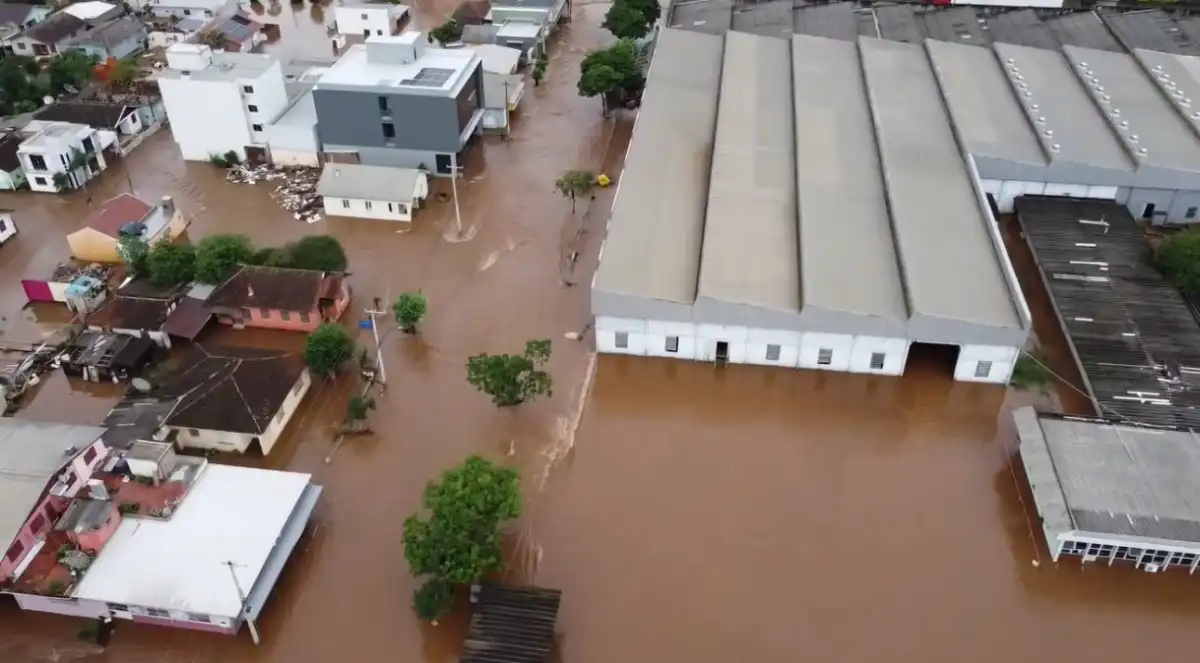 Rio Grande do Sul: Governo Federal dispensou lanchas, avião e drones do Uruguai que auxiliariam no resgate das vítimas