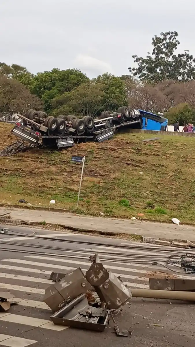 Acidente gravíssimo interrompe transito em Taubaté na tarde desta segunda-feira (28)