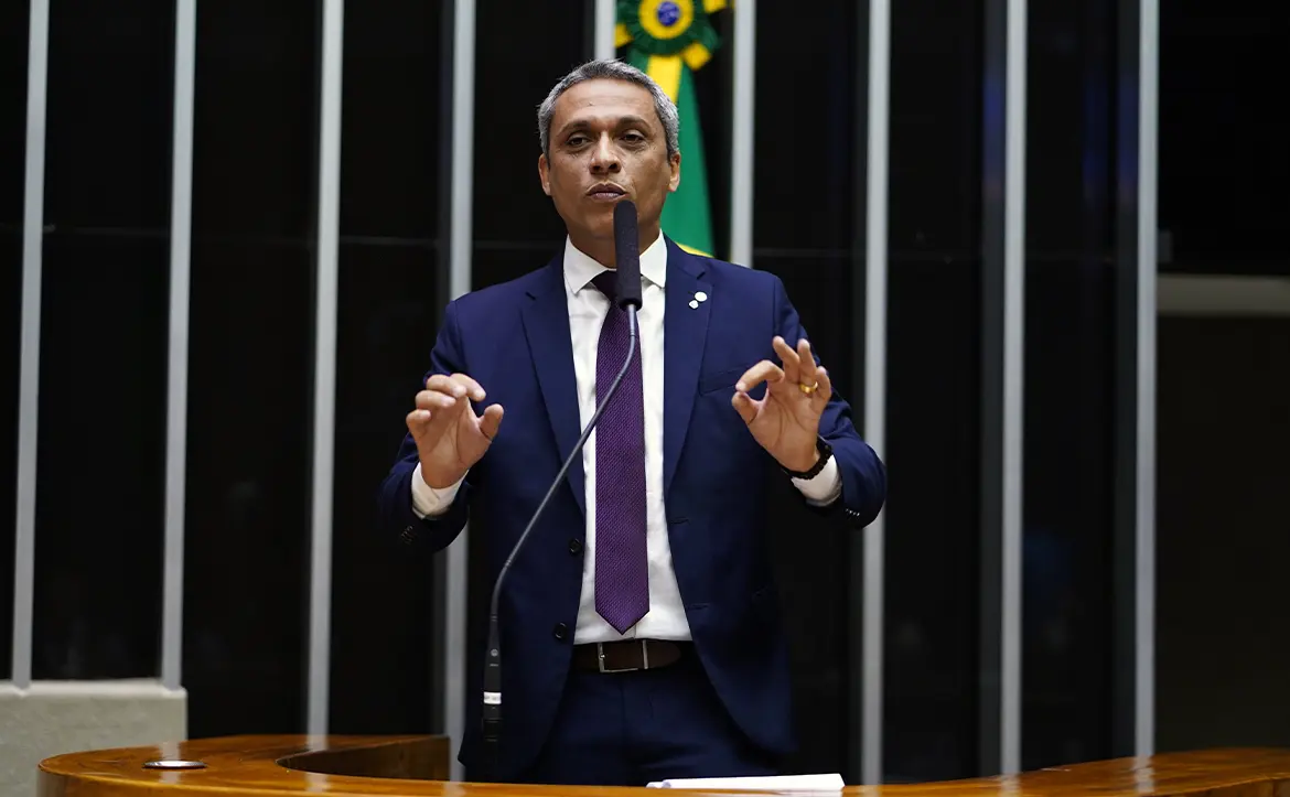 Deputado do PL pede prisão de Maduro