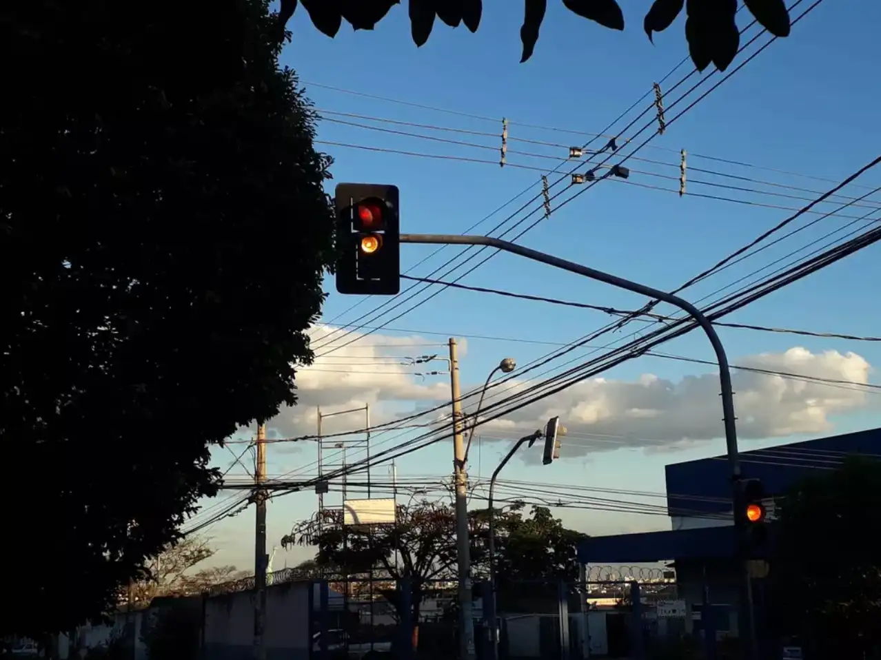 Projeto libera avanço do semáforo durante a madrugada no bairro Independência em Taubaté 