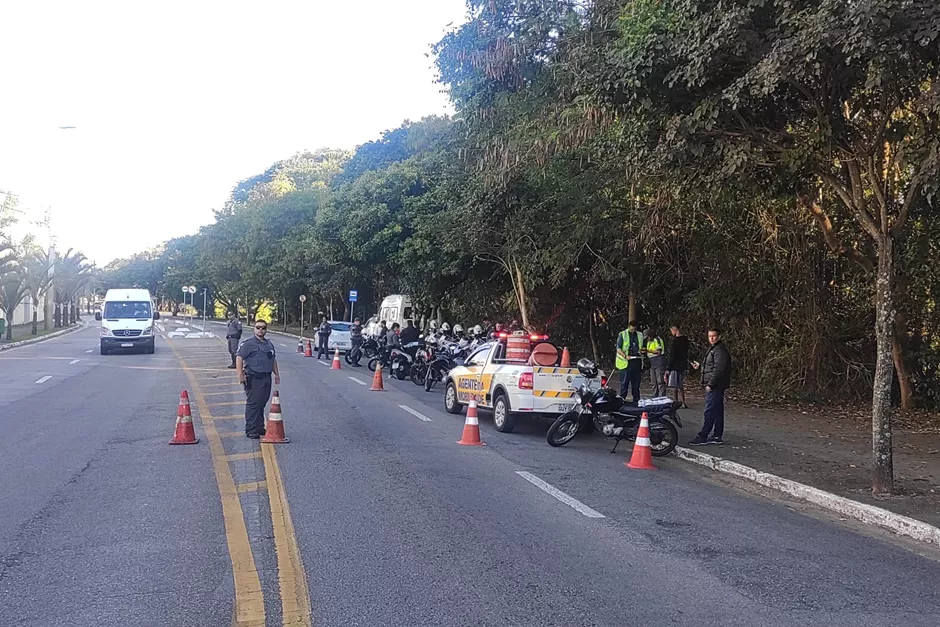 Dois veículos são apreendidos por transporte clandestino em São José