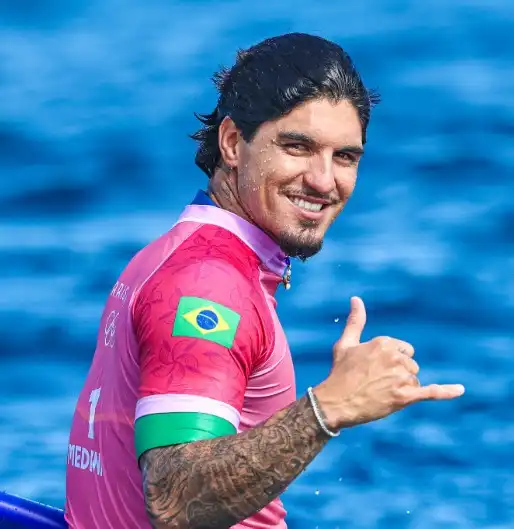 Olimpíadas: Gabriel Medina disputa semifinal do surfe neste sábado (03)