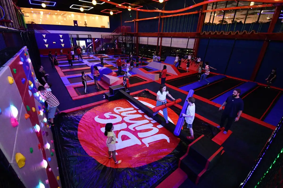 Parque de trampolins é inaugurado na Zona Oeste de São José