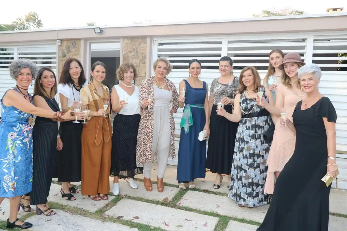 O Espaço Dora realizou uma Venda de Garagem
