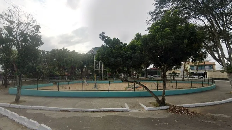 Homem é preso após ameaçar pessoas com facão e pitbull em praça na Zona Sul de SJC