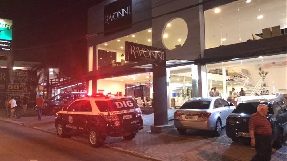 Médico acusado por mandar matar ex-esposa vai a júri popular