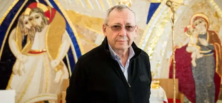 Igreja na França estuda retirar mosaico de padre acusado de abuso sexual