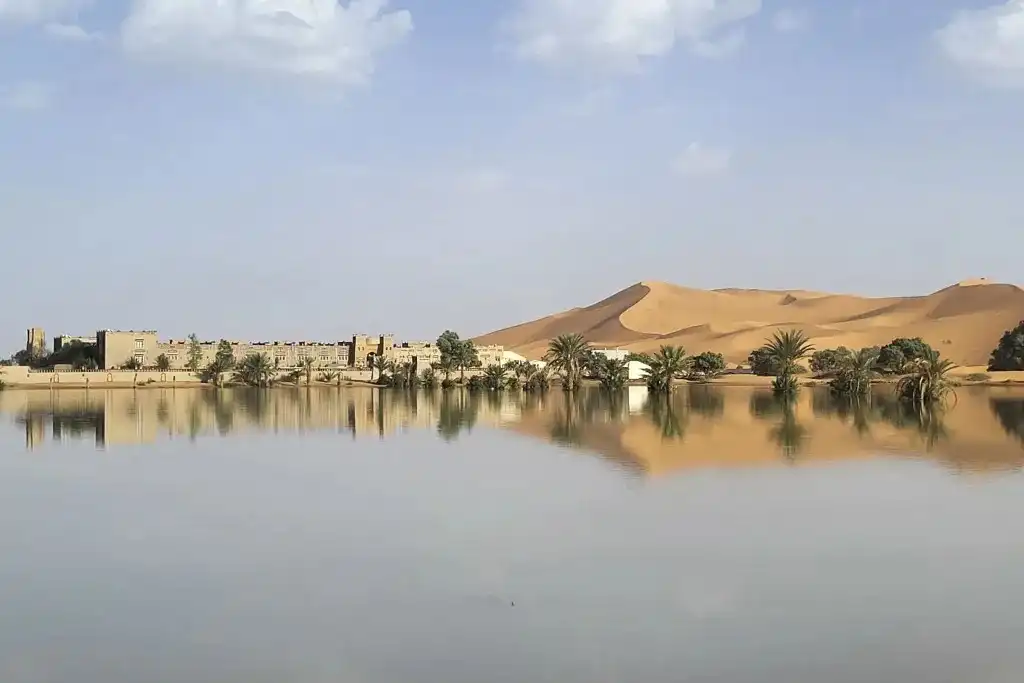 Deserto do Saara fica alagado após tempestades