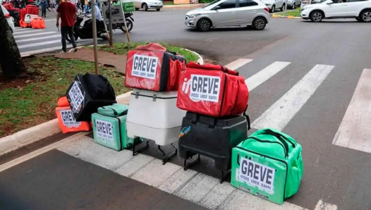 Entregadores de aplicativo anunciam greve para 31 de março: “Breque Nacional”