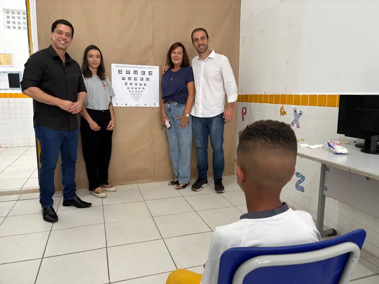 Testes de acuidade visual começam a ser aplicados em escolas municipais de Caraguatatuba