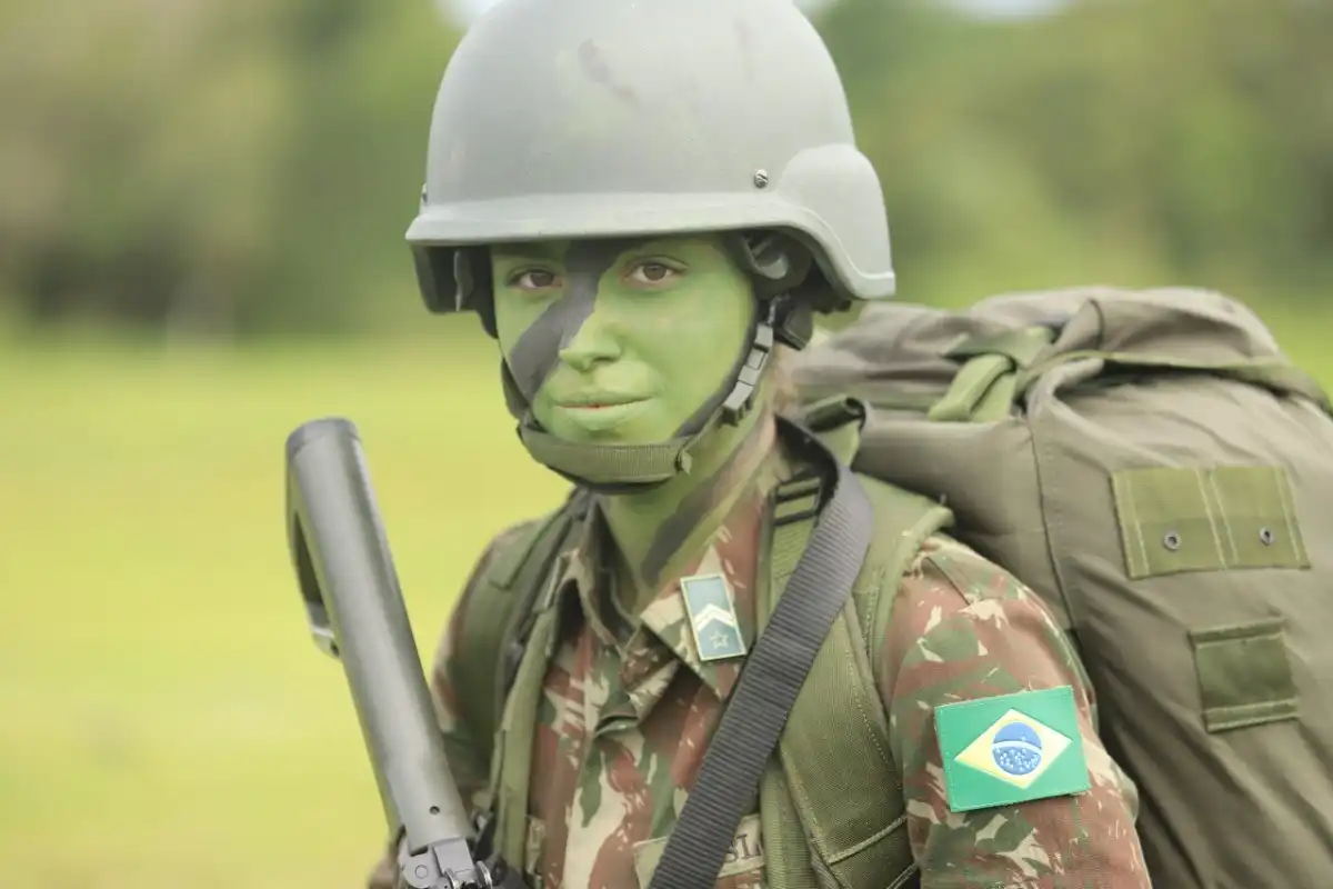 Forças Armadas permitirão alistamento militar feminino em 2025