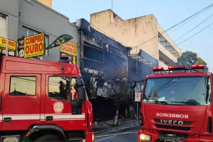 Loja de bijuterias pega fogo em Taubaté e prejuízo chega a R$ 1 milhão
