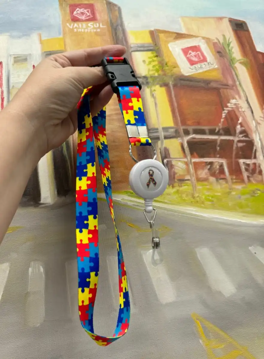 Vale Sul Shopping oferece cordões de identificação de autistas em São José