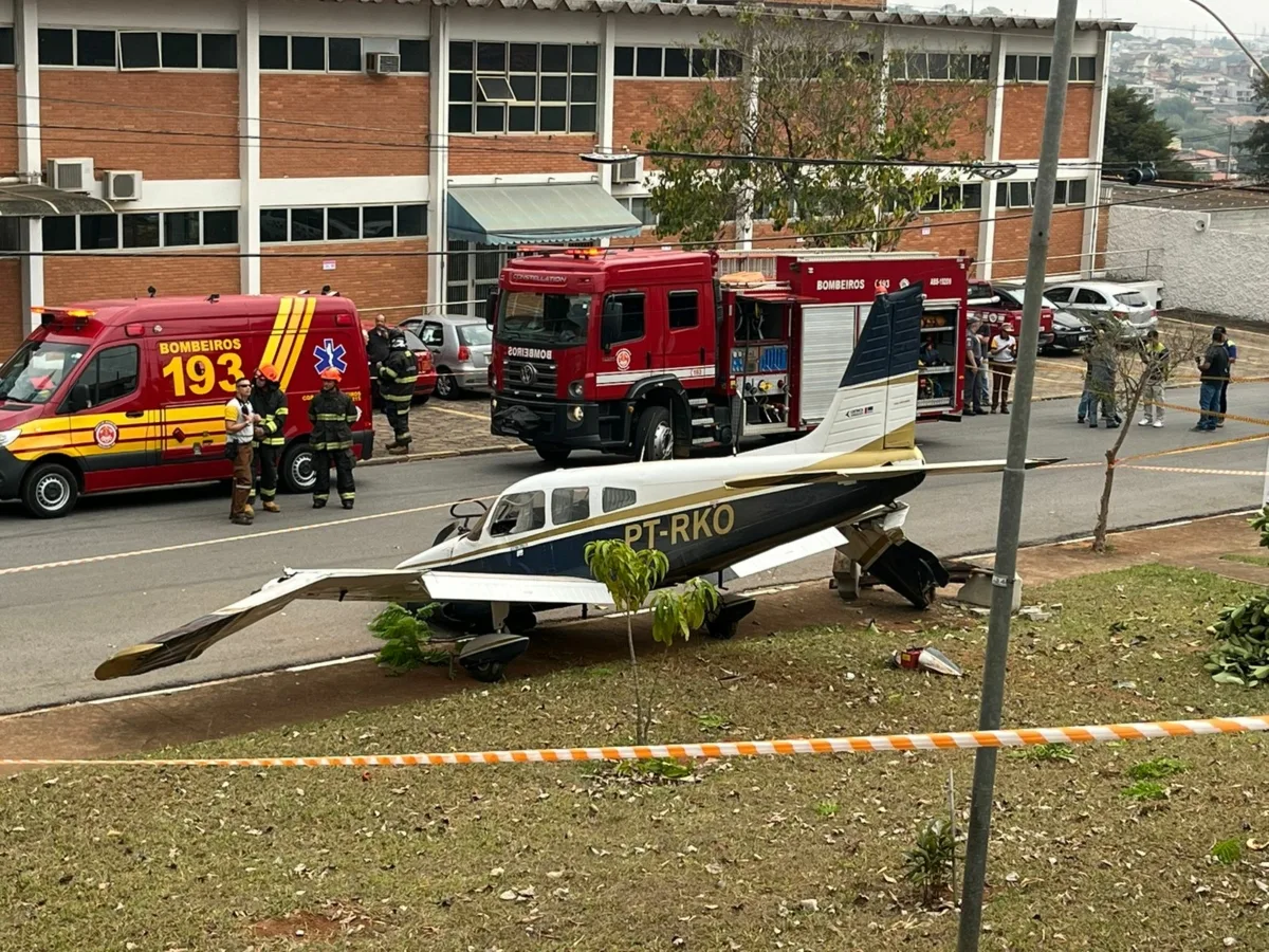 Avião de pequeno porte cai em Bragança Paulista