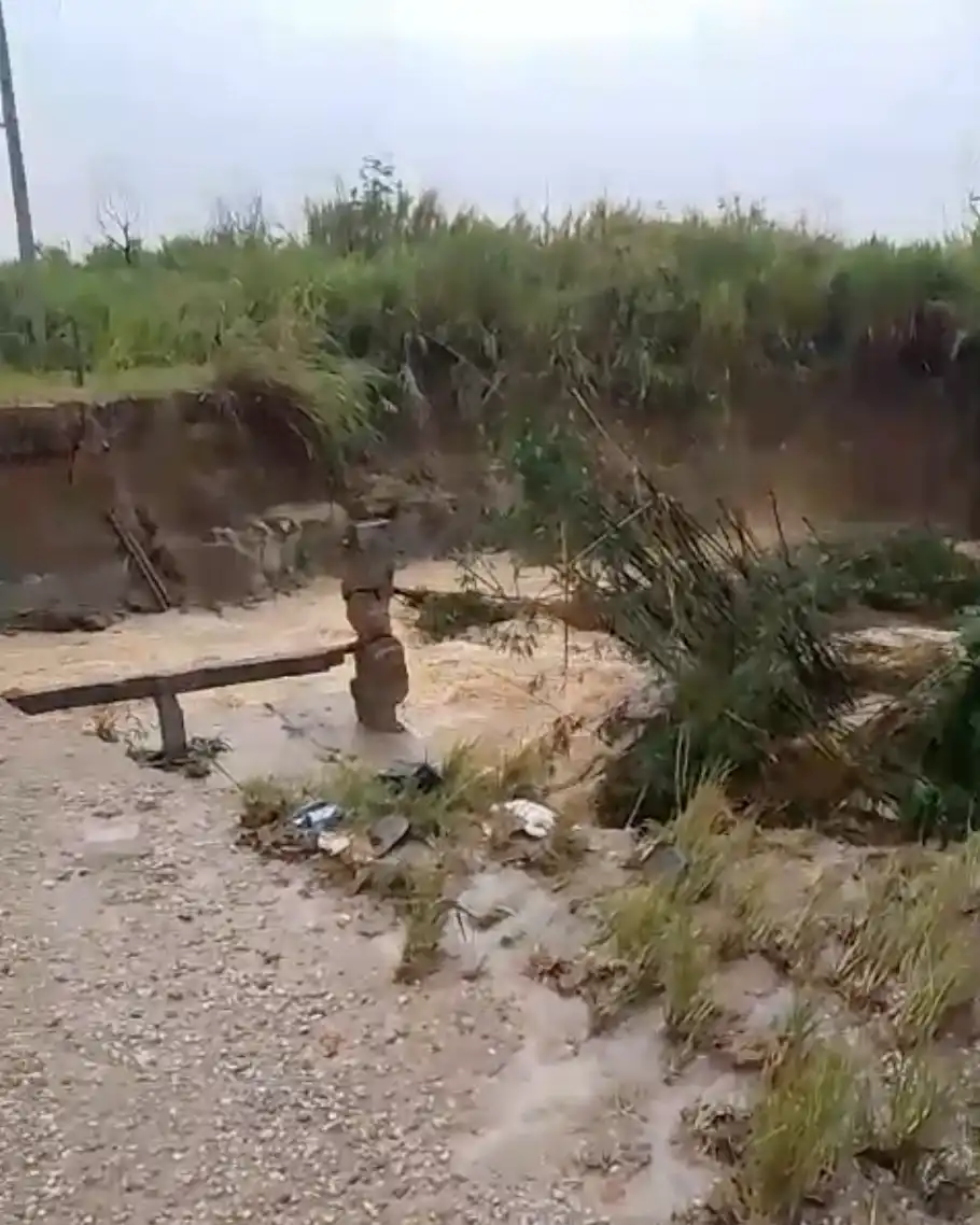 Chuva forte leva ponte que liga Caçapava a Zona Norte de São José
