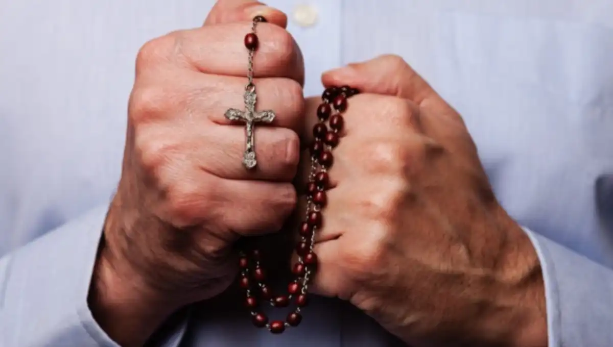 Número de católicos no Brasil deve ser superado por evangélicos até 2032