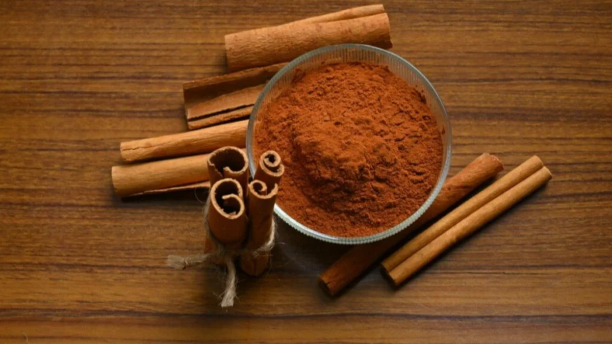 Canela no dia a dia pode ajudar a reduzir açúcar no sangue, aponta estudo