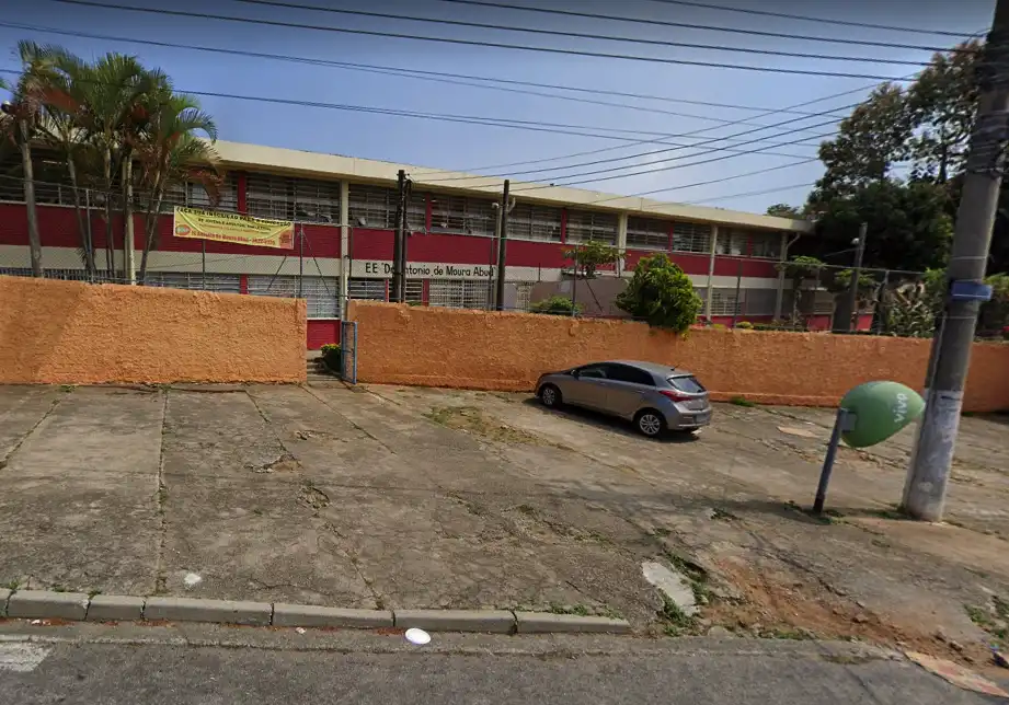 Alunas brigam e pais trocam tiros em escola de Taubaté
