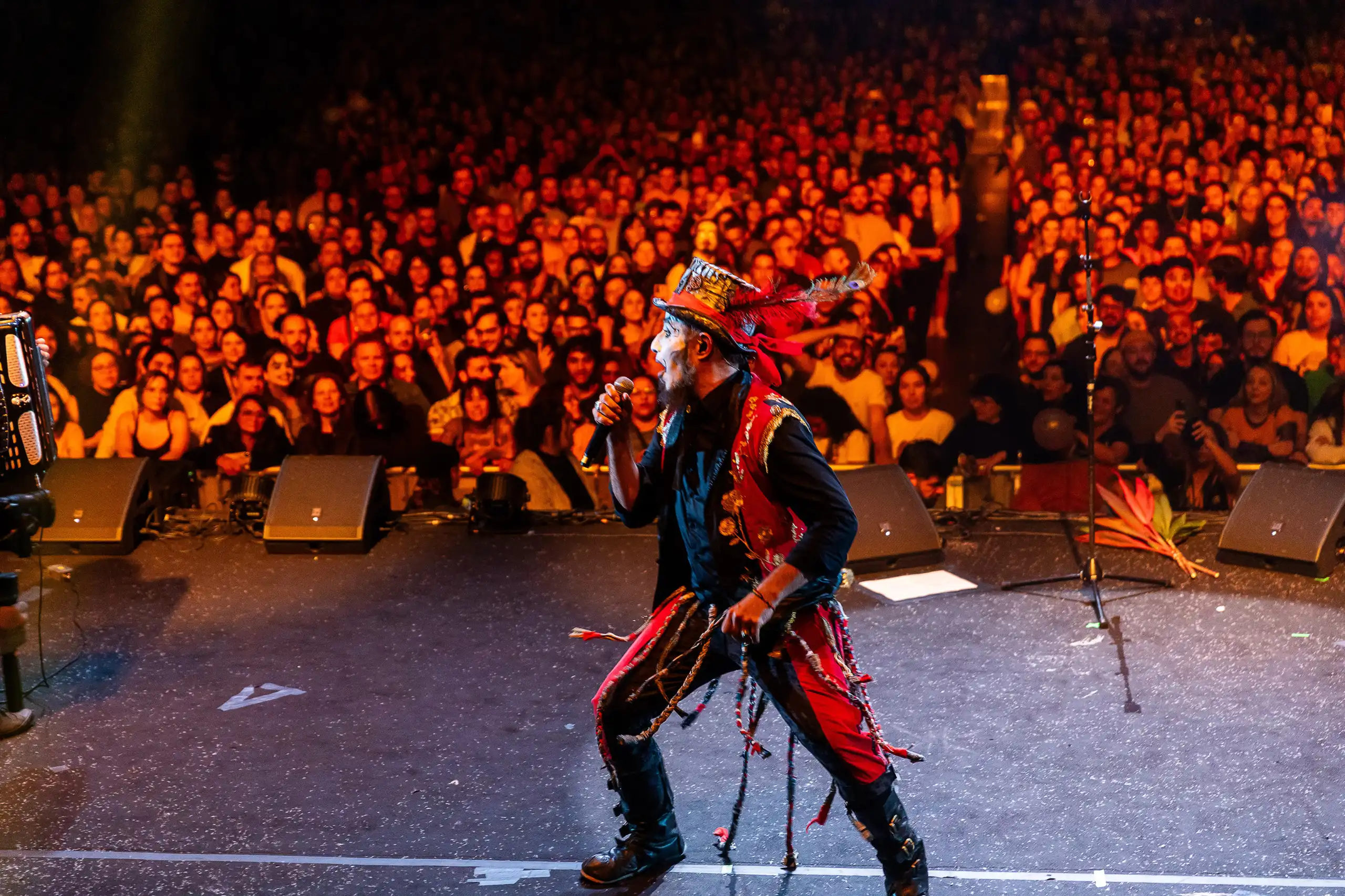 Teatro Mágico faz show comemorativo em São José dos Campos
