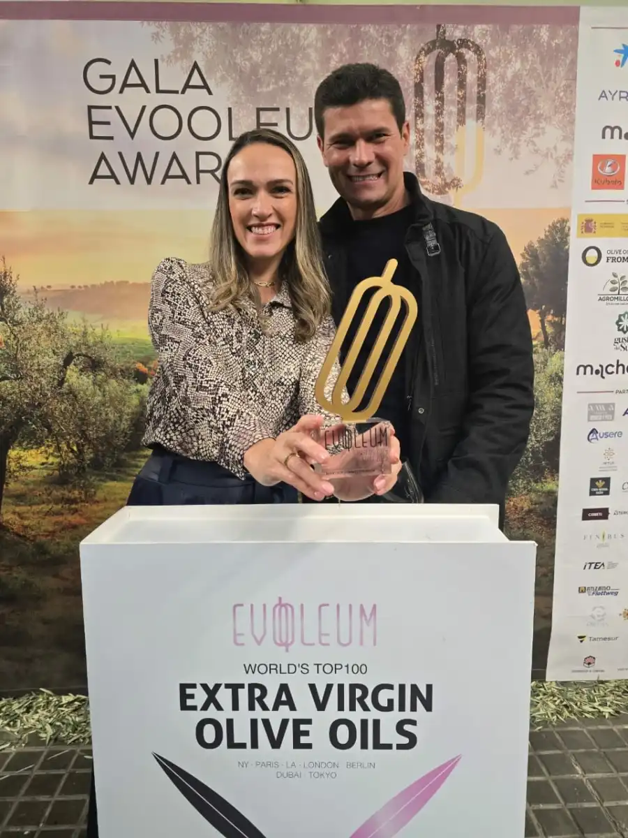 Essenza Vinículo Boutique recebe troféu do Evooleum Awardas 2024 em Madri