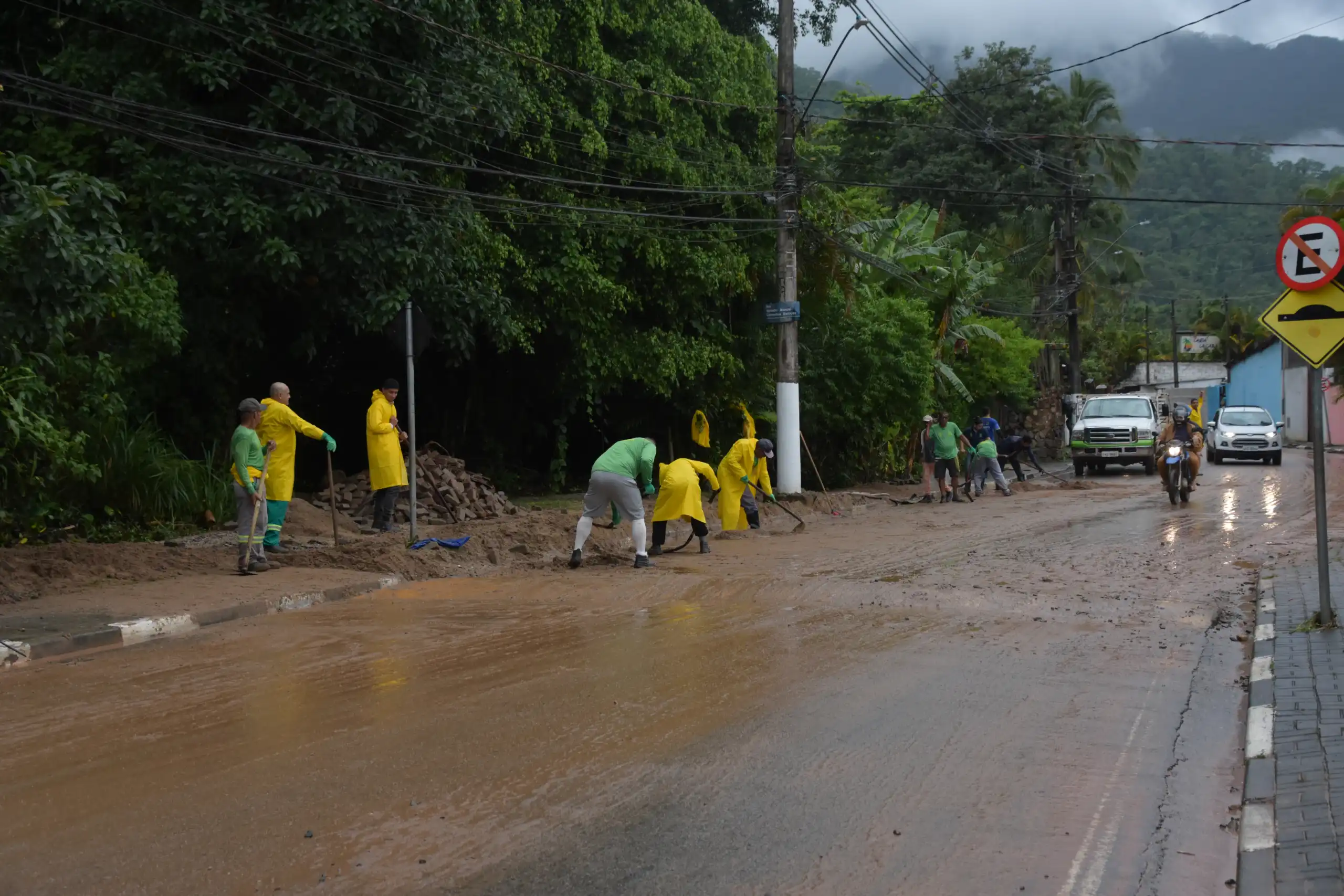 Prefeitura de Ilhabela alerta população para o risco de leptospirose após fortes chuvas e alagamentos