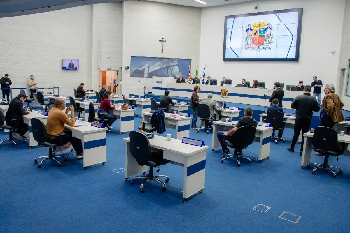 Vereadores da base aliada barram seis requerimentos da oposição em São José