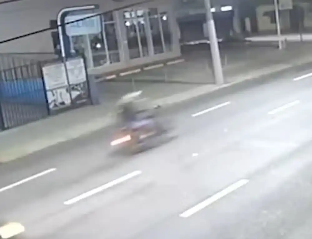 Após colidir com carro, motociclista tem pé amputado