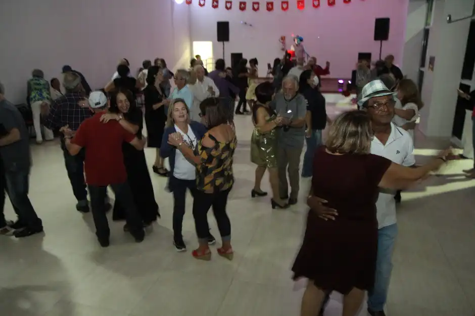 Bailes noturnos nas Casas do Idoso começam nesta sexta (6) em São José dos Campos