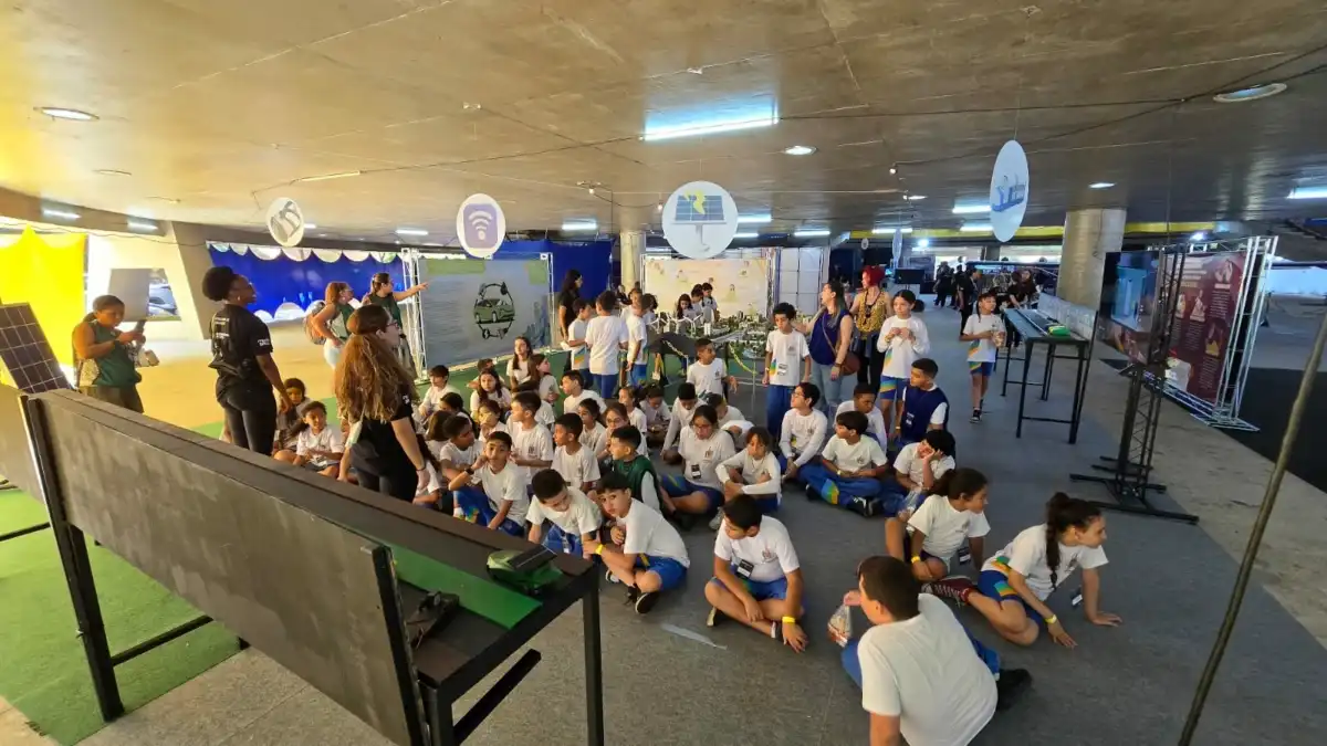 Circuito STEAM Brasil, Robótica e Simulador de Voo no Congresso de Educação INVOZ 2024