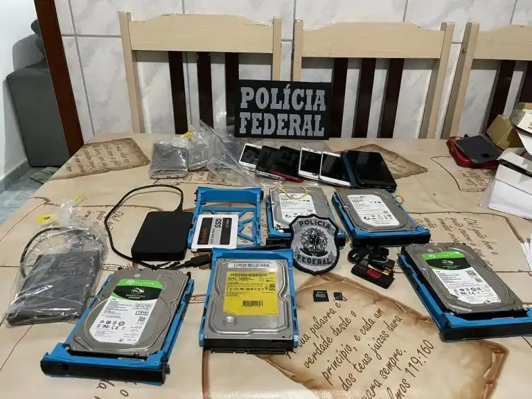 Homem é preso com mais de 6 mil arquivos envolvendo pornografia infantil em São José