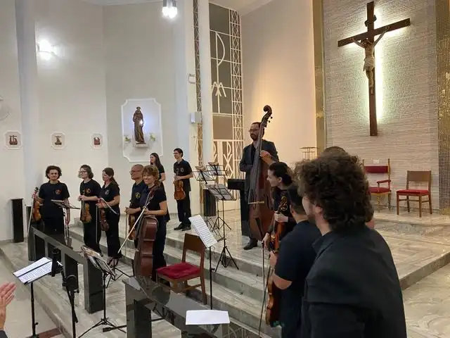 INVOZ em Lá Maior reuniu 120 pessoas em noite musical beneficente em prol da Educação e Cultura