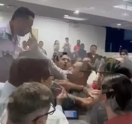 Sessão na Câmara de Taubaté é suspensa após confusão entre servidores e vereadores