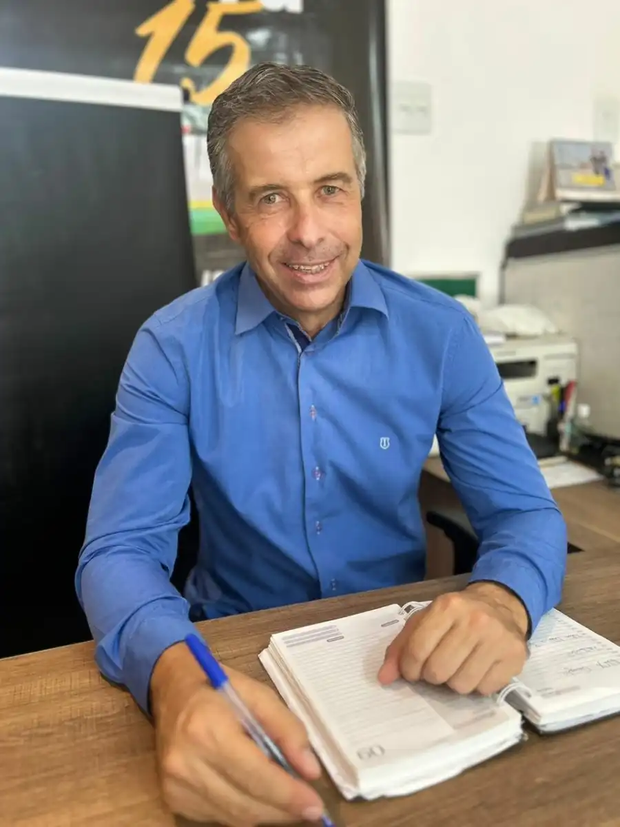 Pré-candidato a prefeito faz denúncia contra reajuste salarial de políticos