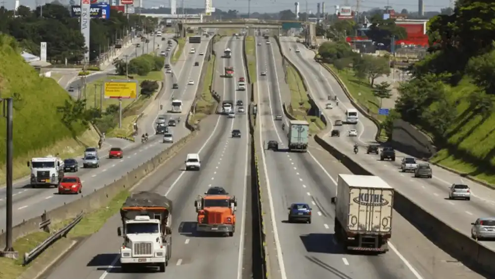 Via Dutra deve ter fluxo de mais de 400 mil carros até esta sexta (29)