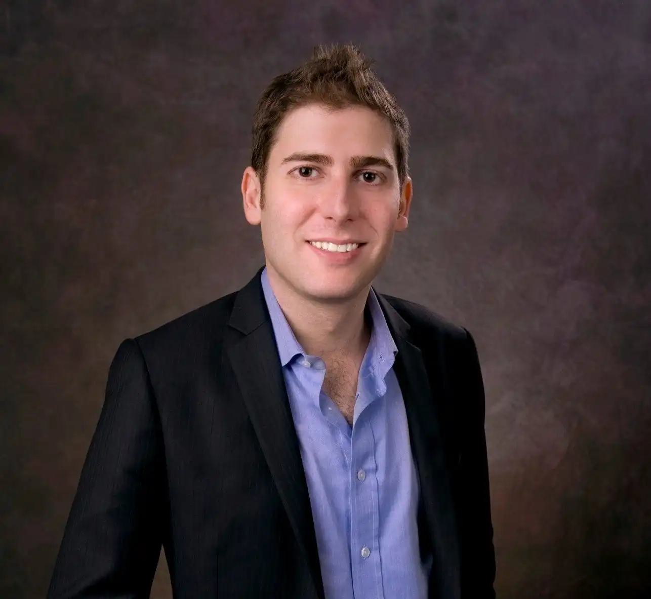 Eduardo Saverin, cofundador do Facebook, se torna a pessoa mais rica do Brasil