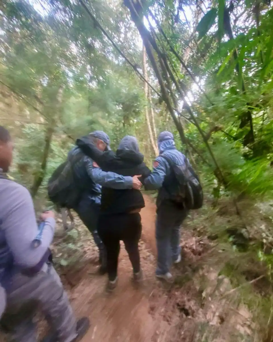 Mulher passa mal durante trilha no Pico dos Marins e é resgatada pelos Bombeiros  