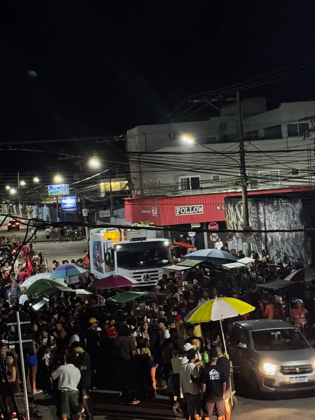 Vídeo: briga no Carnaval de rua de Ubatuba
