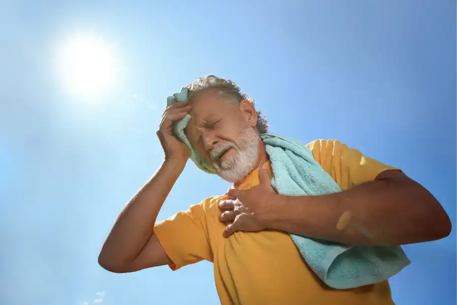 Calor intenso e desidratação aumentam riscos de AVC no verão