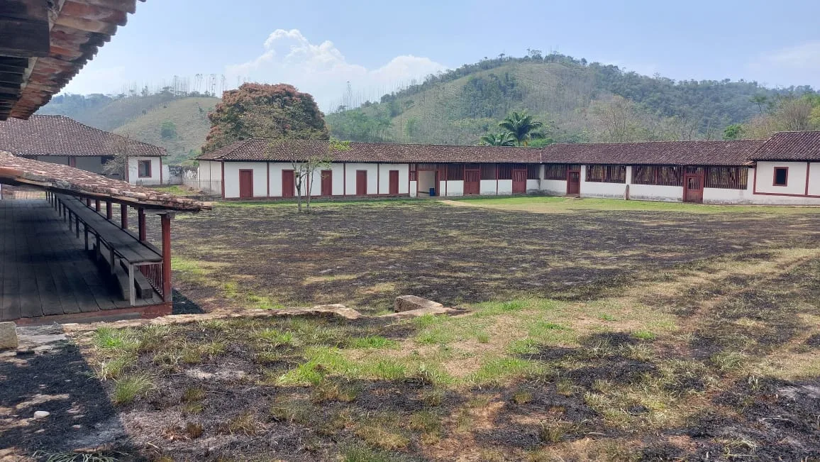 Fazenda visitada por Dom Pedro I pega fogo em São José do Barreiro