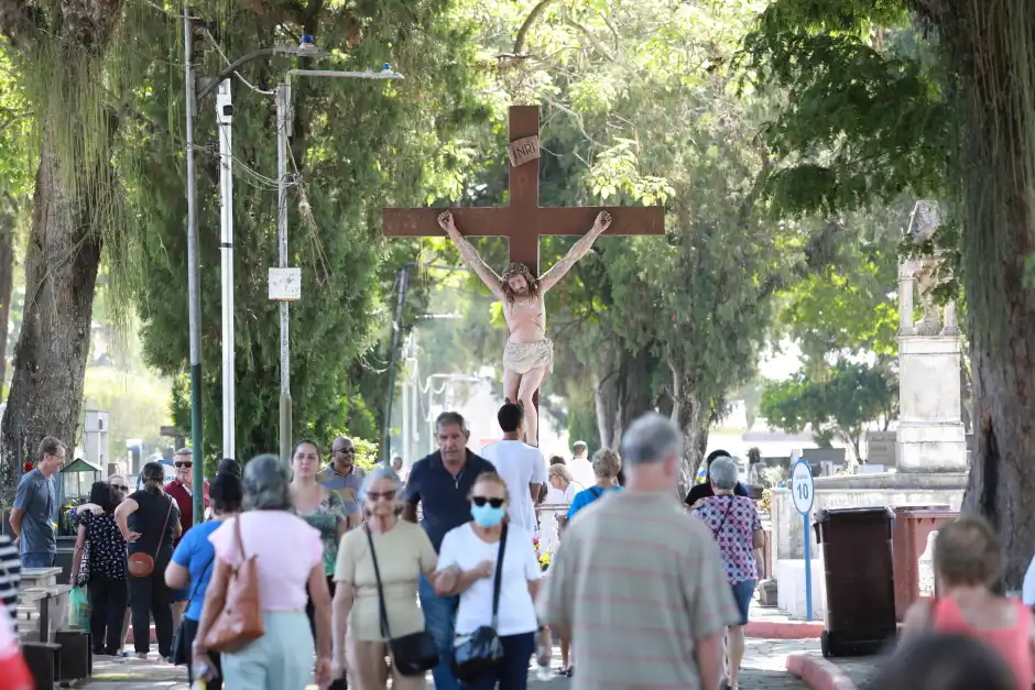 Cemitérios de São José dos Campos recebem preparos e programação especial para o Dia de Finados