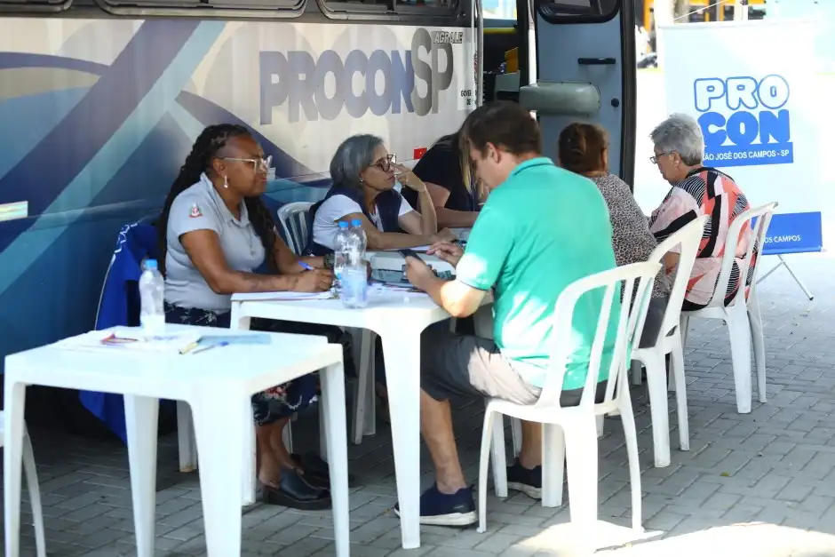 Procon faz blitz pra orientar consumidores sobre Black Friday